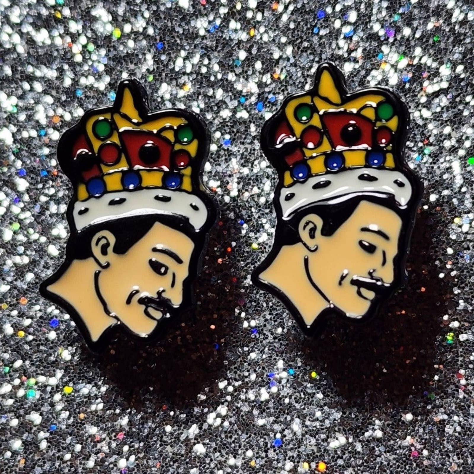 220 Freddie Mercury Queen Wearing Jeweled Crown Enamel Metal Stud Earrings 15$
